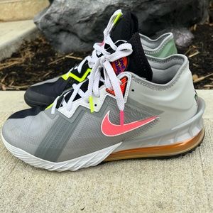 LeBron 18 Low ‘Bugs vs Marvin’